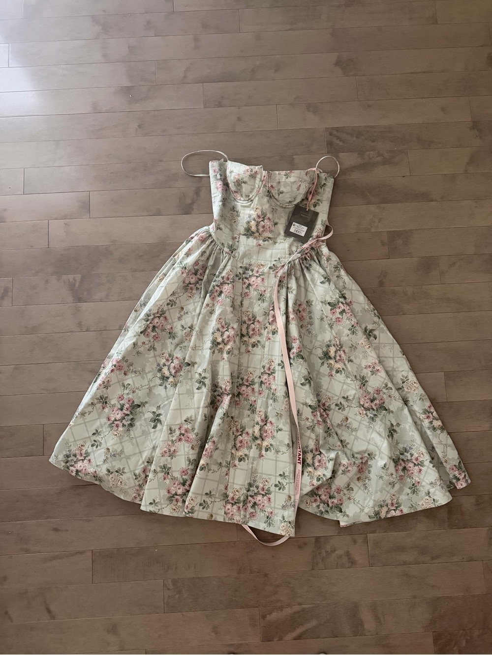 House of CB SAMARIA
Sage Floral Print Cotton Midi Dress - Picture 2 of 3